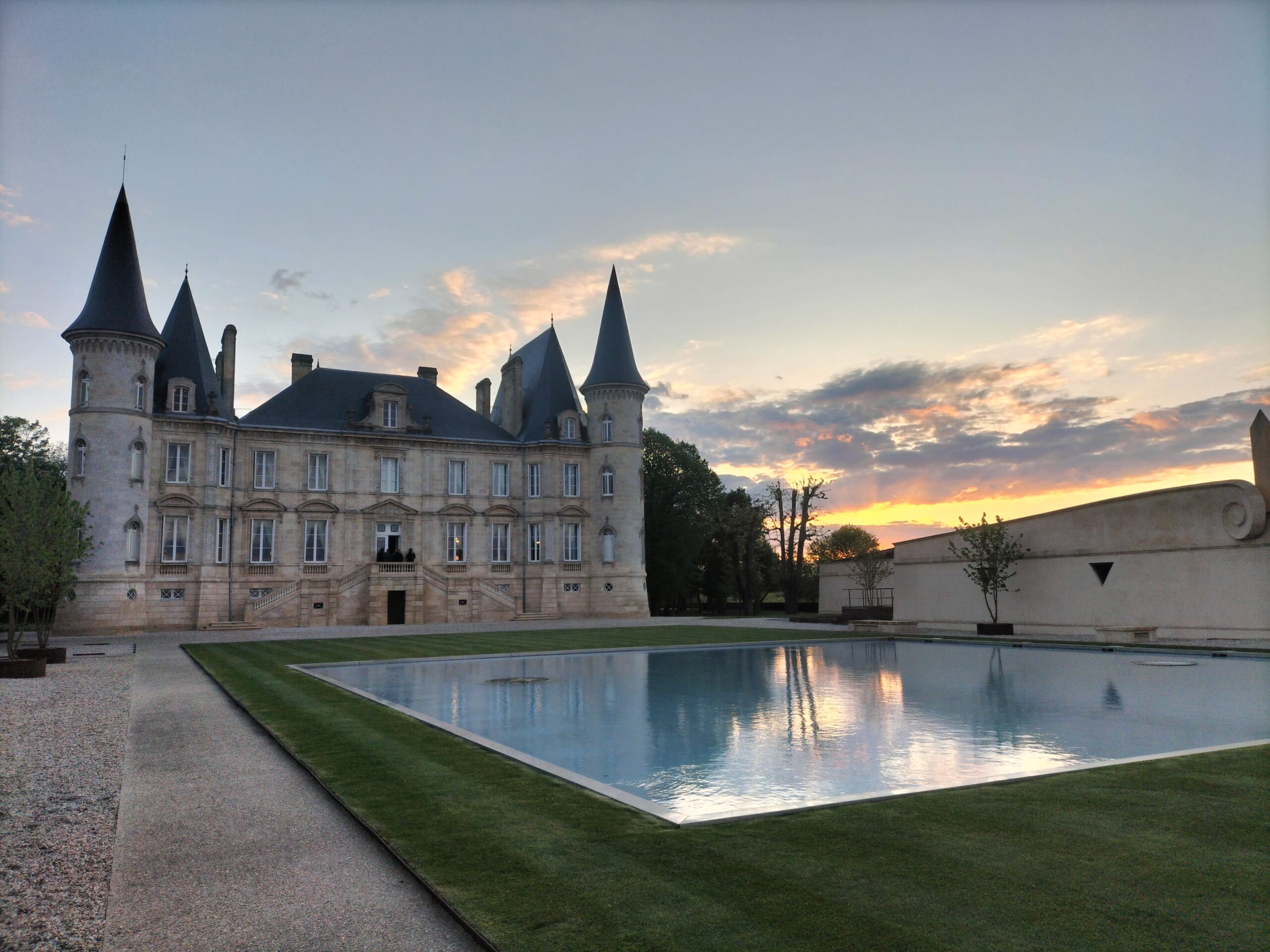 Wine tour Bordeaux - chateau tasting - Saint Emilion - Travel - Cognac - Sauternes - Saint-Julien Pauillac - Margaux - Private & group wine tour